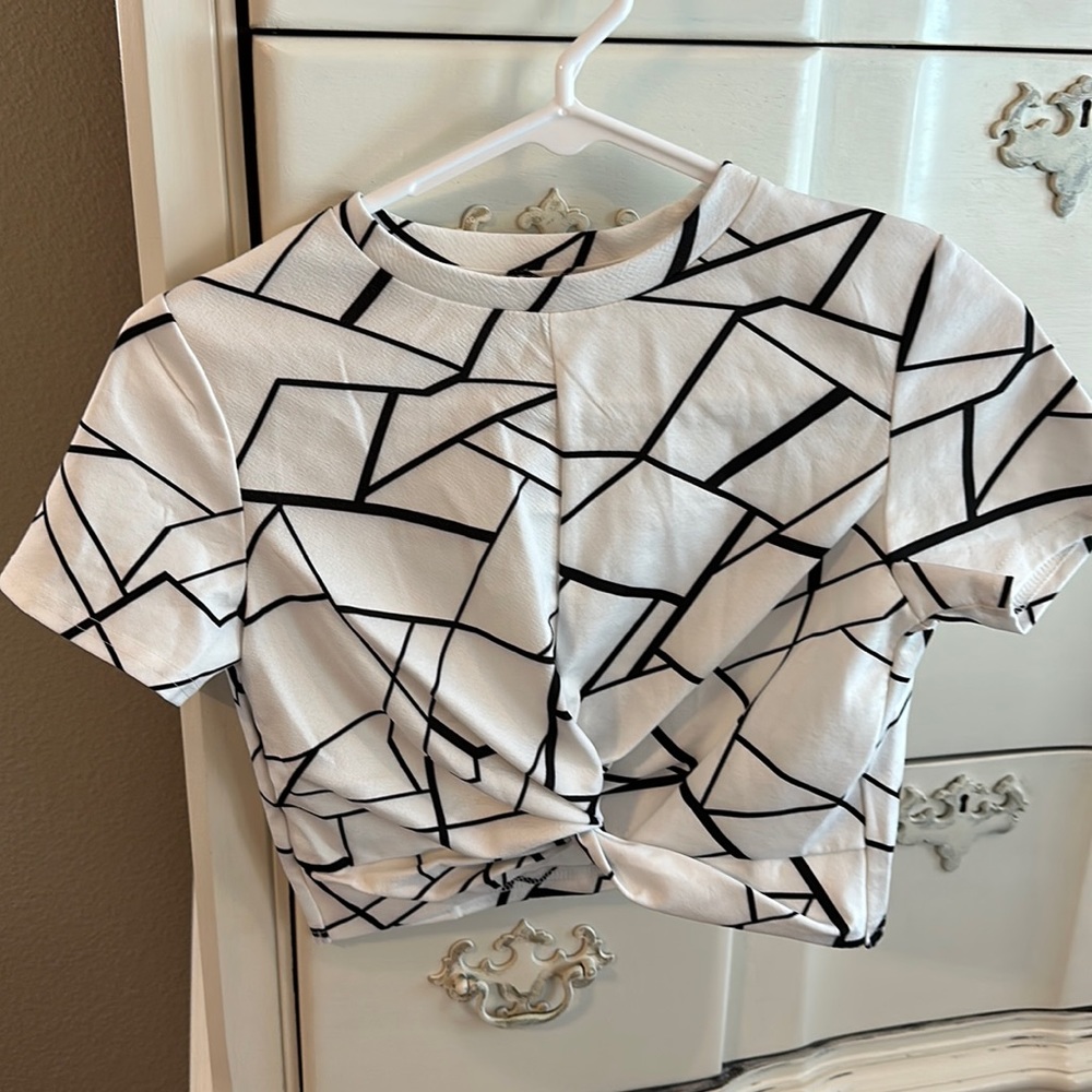 Girls 11/12 top EUC crop top